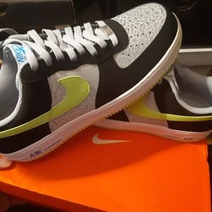 NIKE AIR FORCE 1 REFLECT VOLT